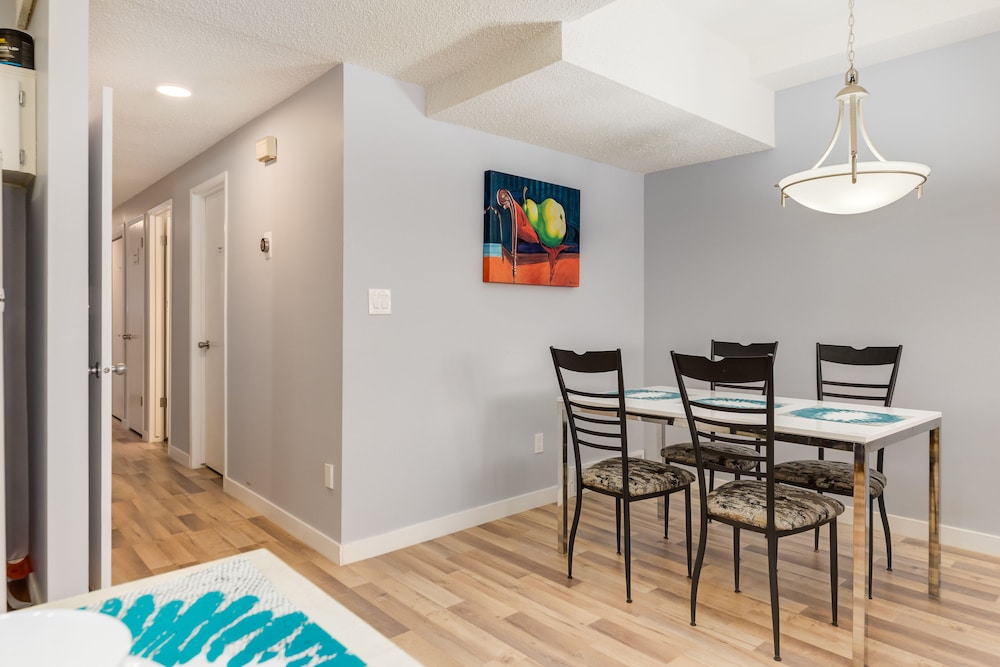 4 Bedroom Suite in Calgary - Image 4