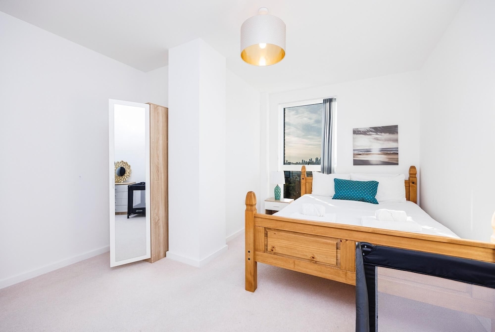 Newly Built 2 Bed Apartment By London City Airport