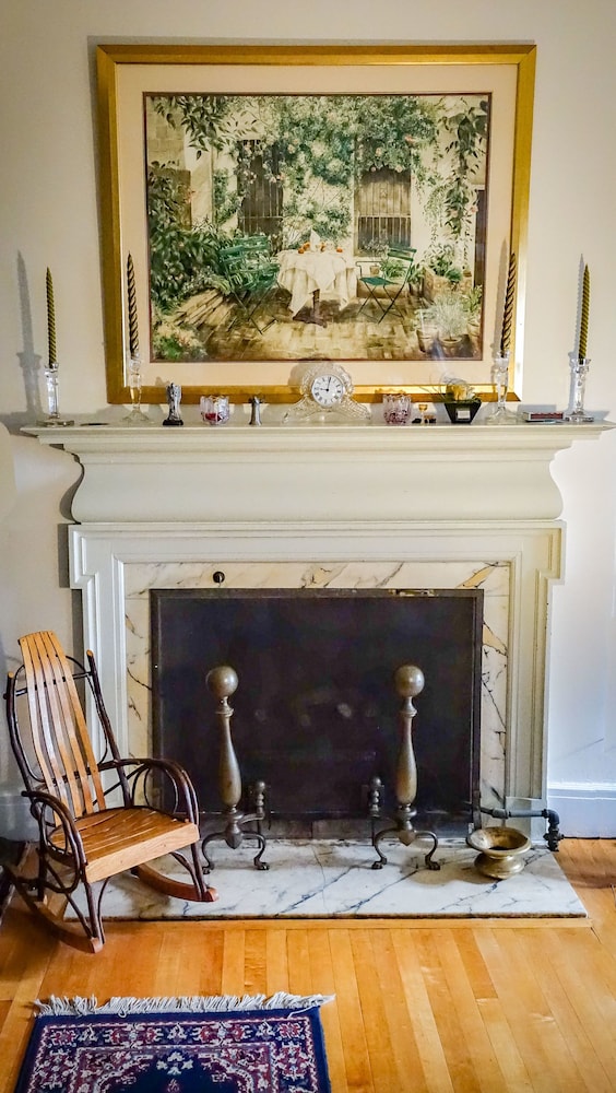 Maple Springs Lake Side Inn