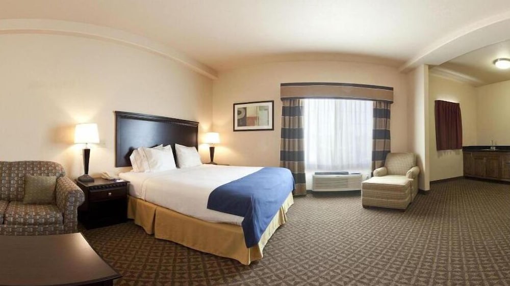 Holiday Inn Express Delano by IHG view 5