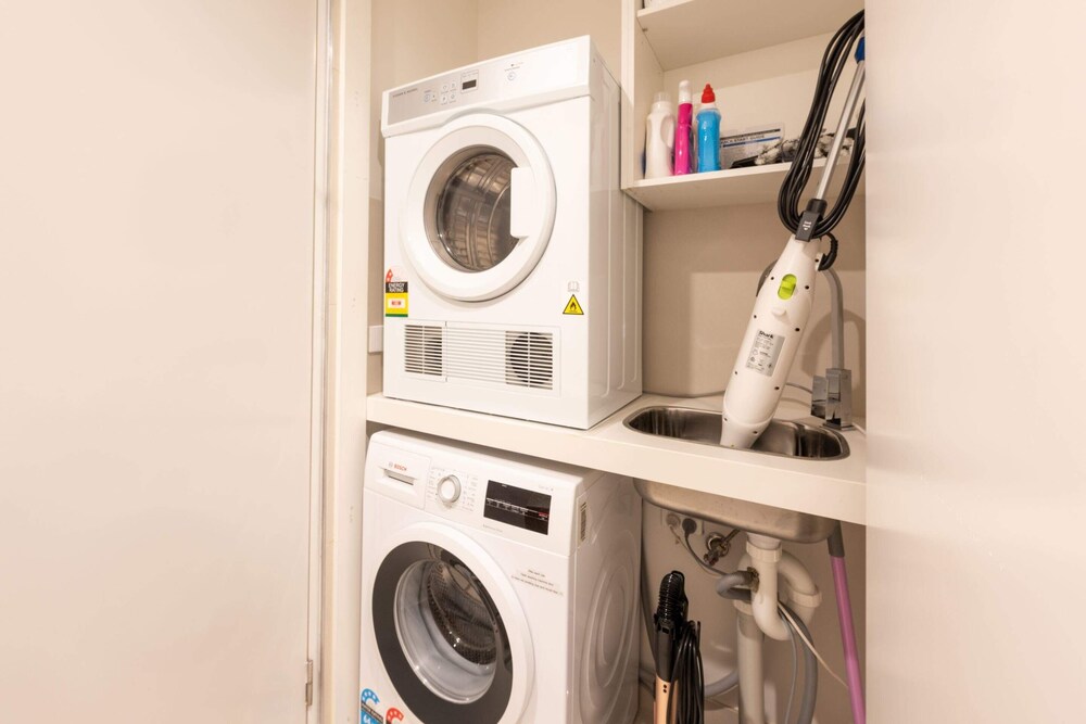 Modern 1 Bedroom Apartment in Brunswick East Near CBD