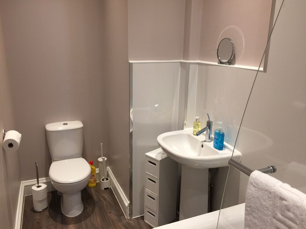 Great Location 2 Bed West End Flat
