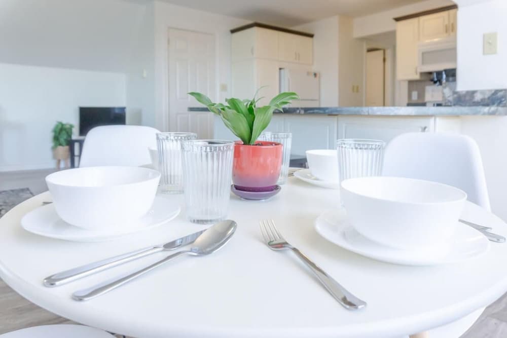 Saint John Vacations - Amazing Location in SJ 2-br w Parking Wifi Coffee - Property Image 4