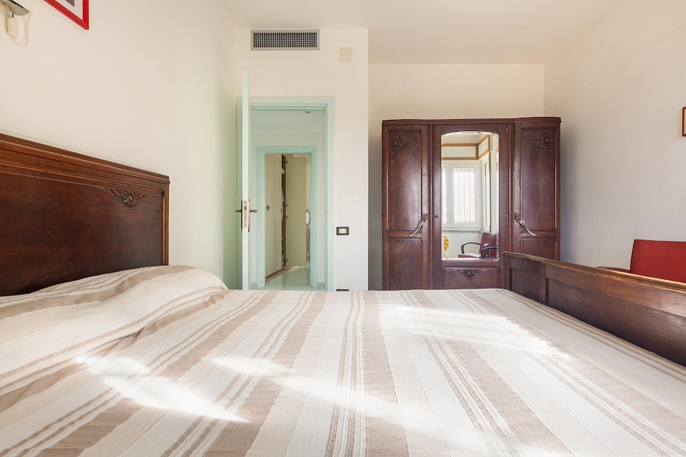 2143 Villa Corsarina view 4