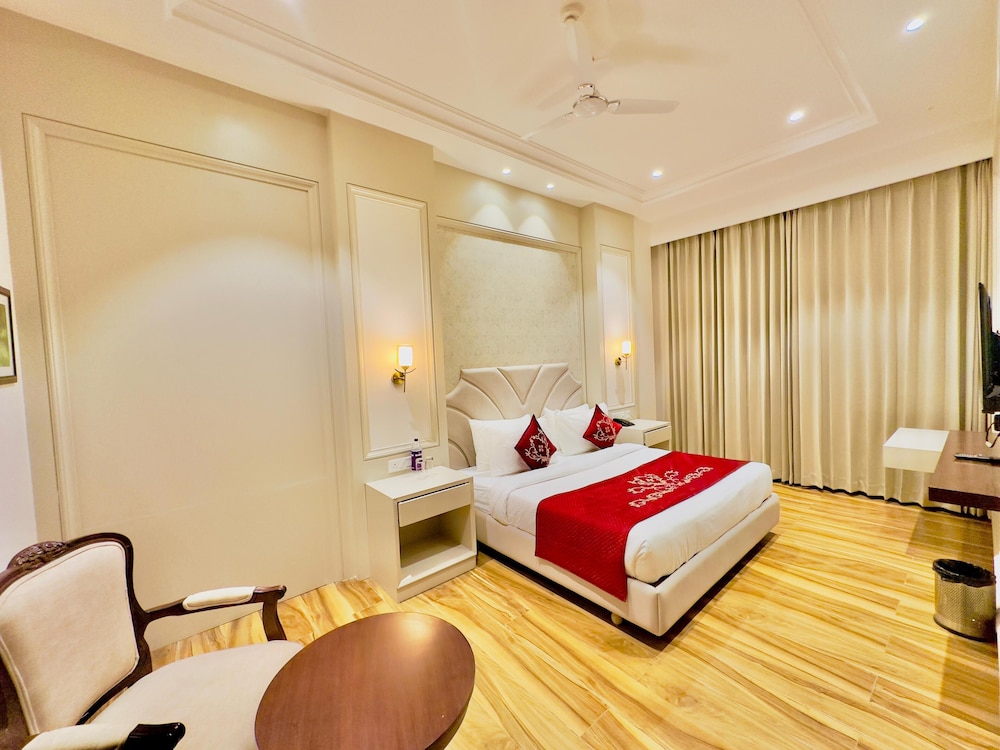 HOTEL SUKH FARM