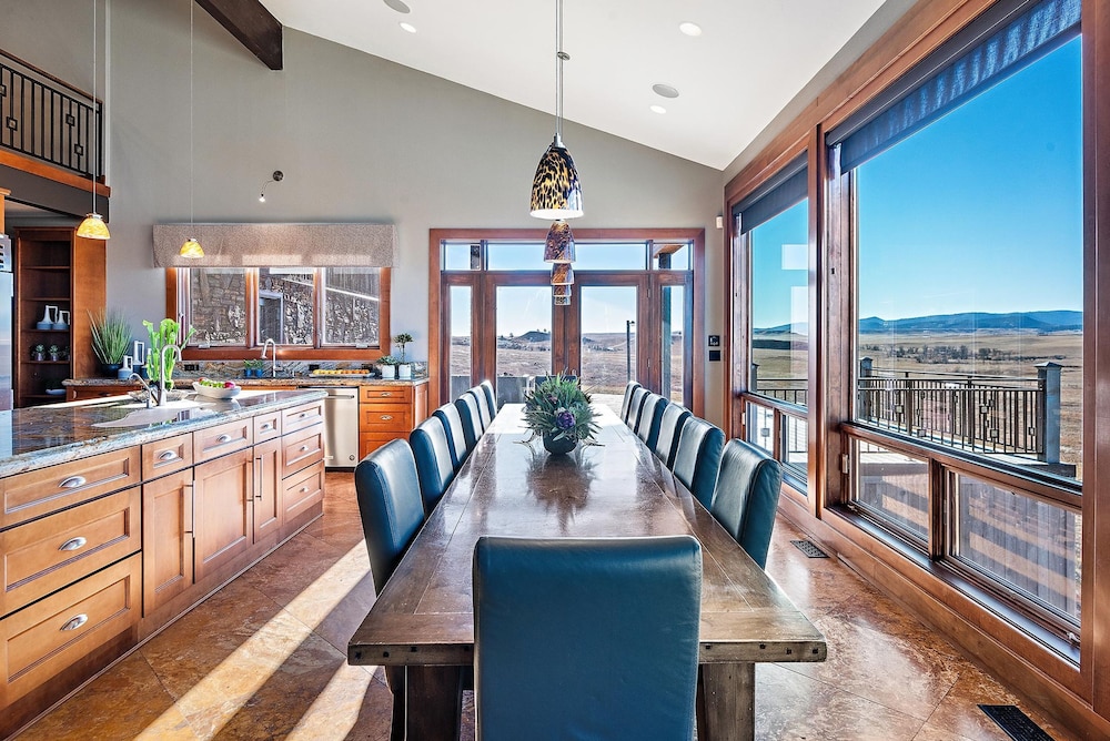 Raz Hideaway 7BR Ranch With Panoramic Mountain Views