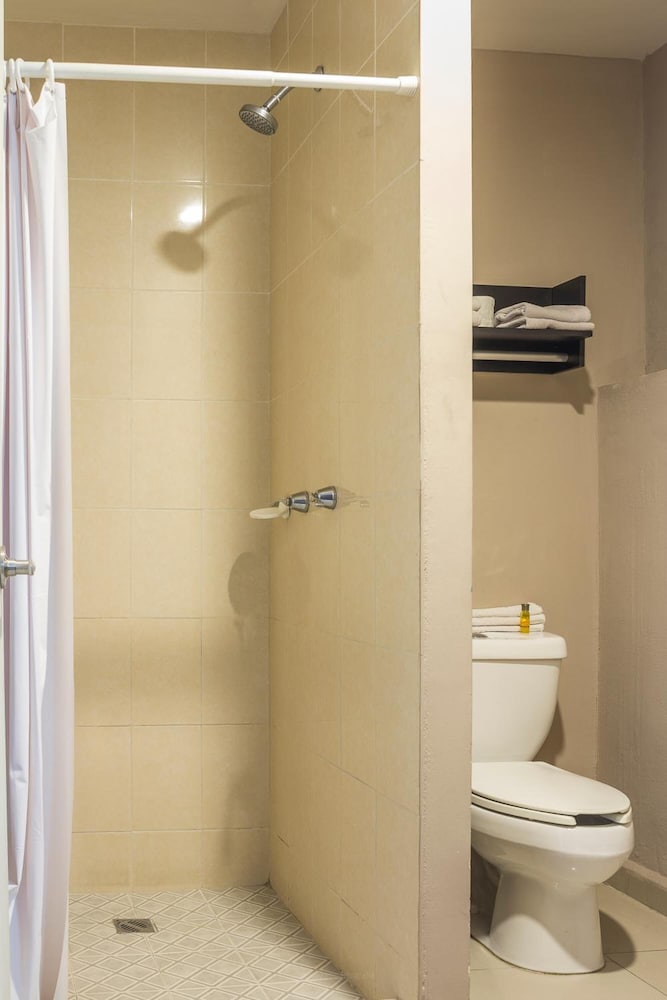 Tampico Vacations - BONITTO INN Tampico Lomas - Property Image 12