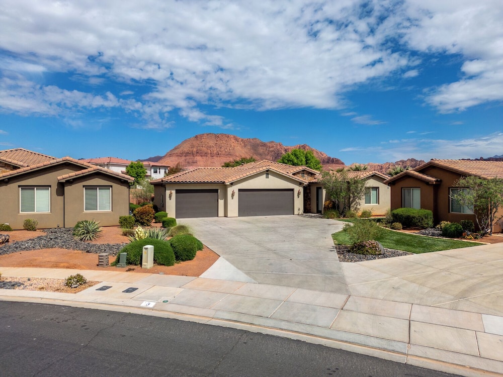 Paradise Village by Cloud Dream Homes