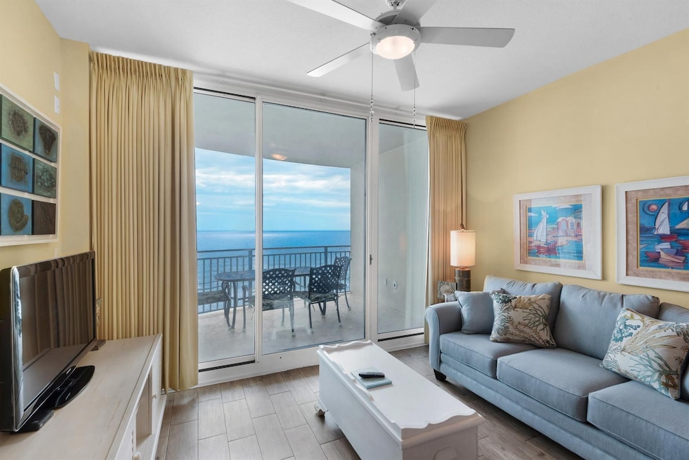 Aqua Resort 706