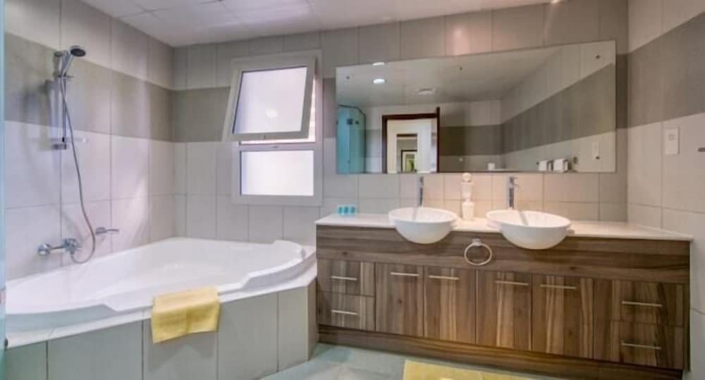 R&H 3BR Villa in RAK Beach Access 172