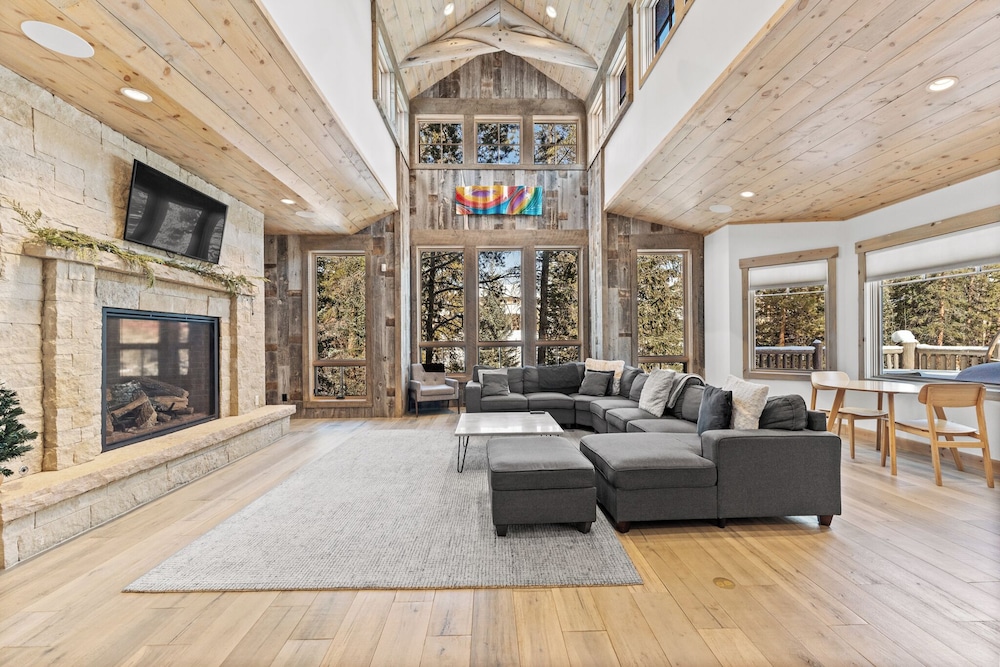 11 Riverwood Drive