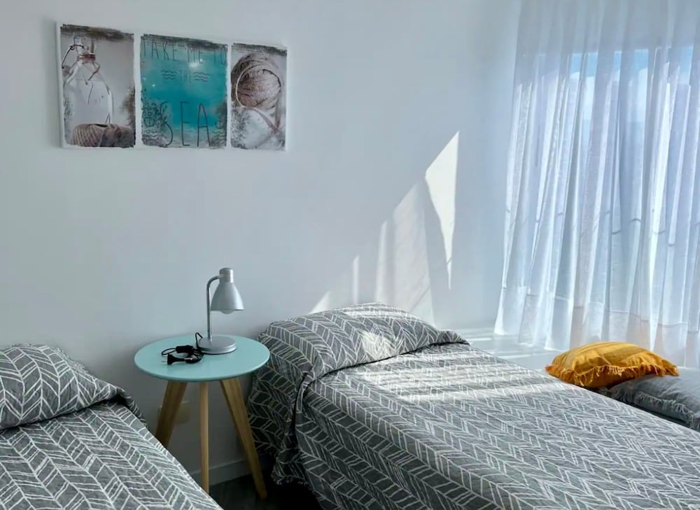 2 bed apartment Ocean Drive Country Bldg view 3