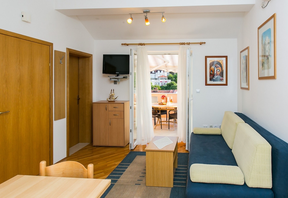 Apartments Miramare & Campara