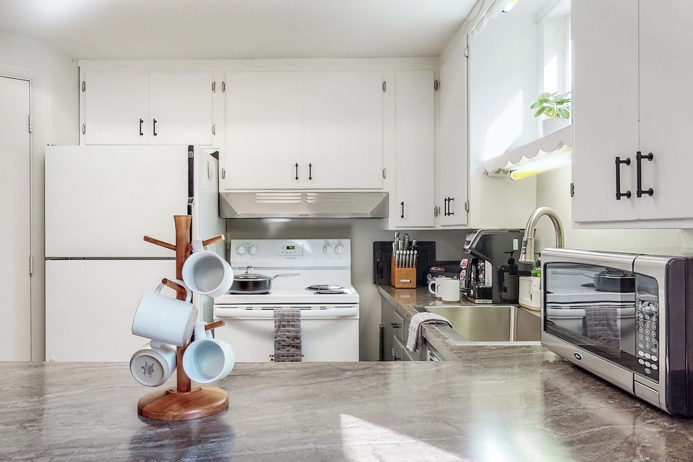 2BR Dog-friendly Duplex Close to Boise w/ W & D
