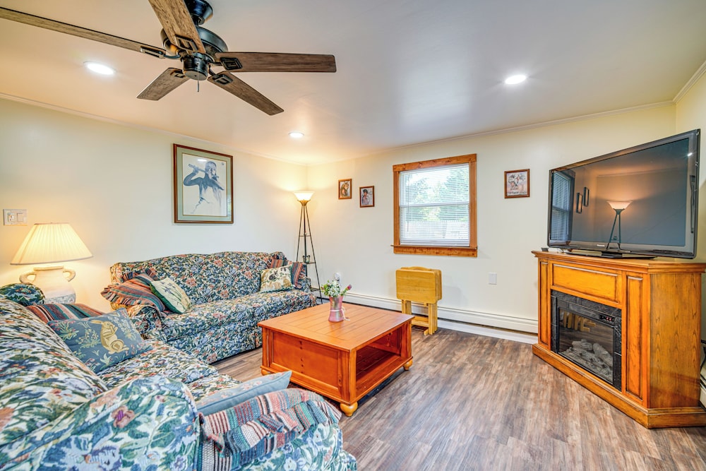 Pet-friendly Little Egg Harbor Home w/ Fenced Yard