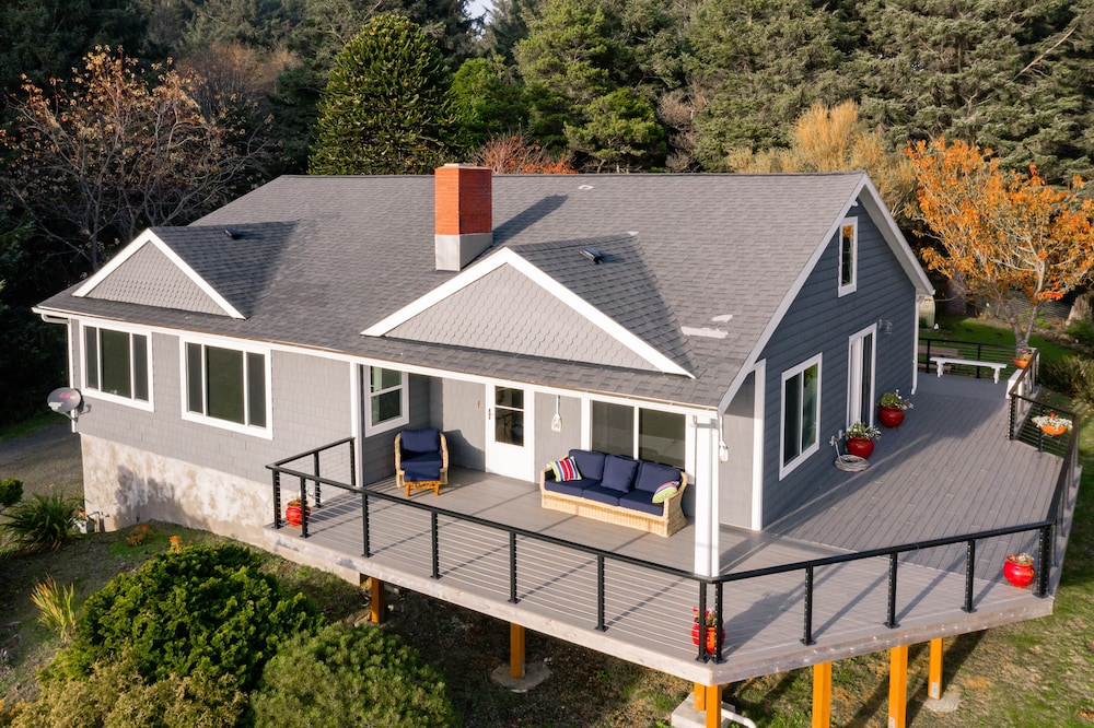 Anchor's Retreat by Avantstay Gorgeous Clift Top Views w/ Incredible Patio view 2