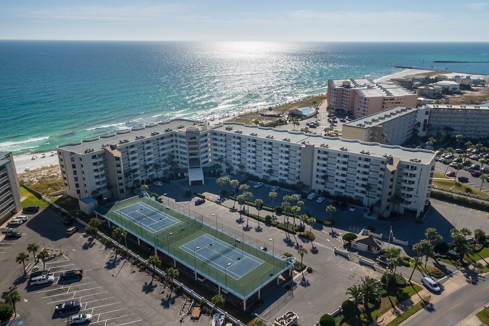 Inlet Reef 503 2 Bedroom Condo by RedAwning