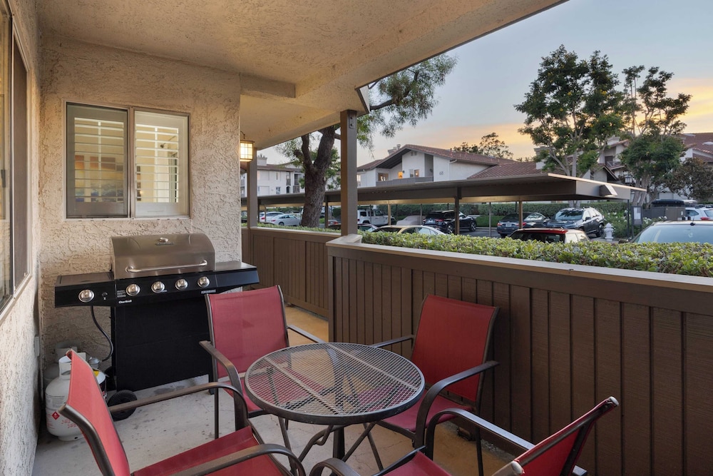 Coastal Retreat With Pool, Hot Tub, BBQ Patio & Minutes to Dana Point Harbor, Monarch Beach, Laguna Beach & Golf Courses Ritz Pointe Condo