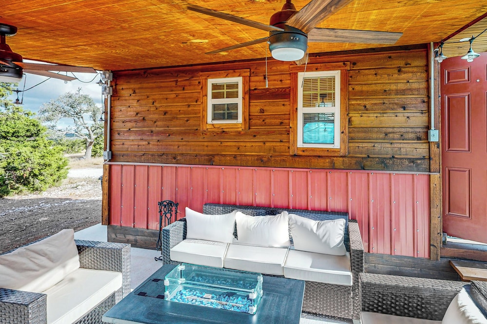 Charming Studio Cabin on the Ranch