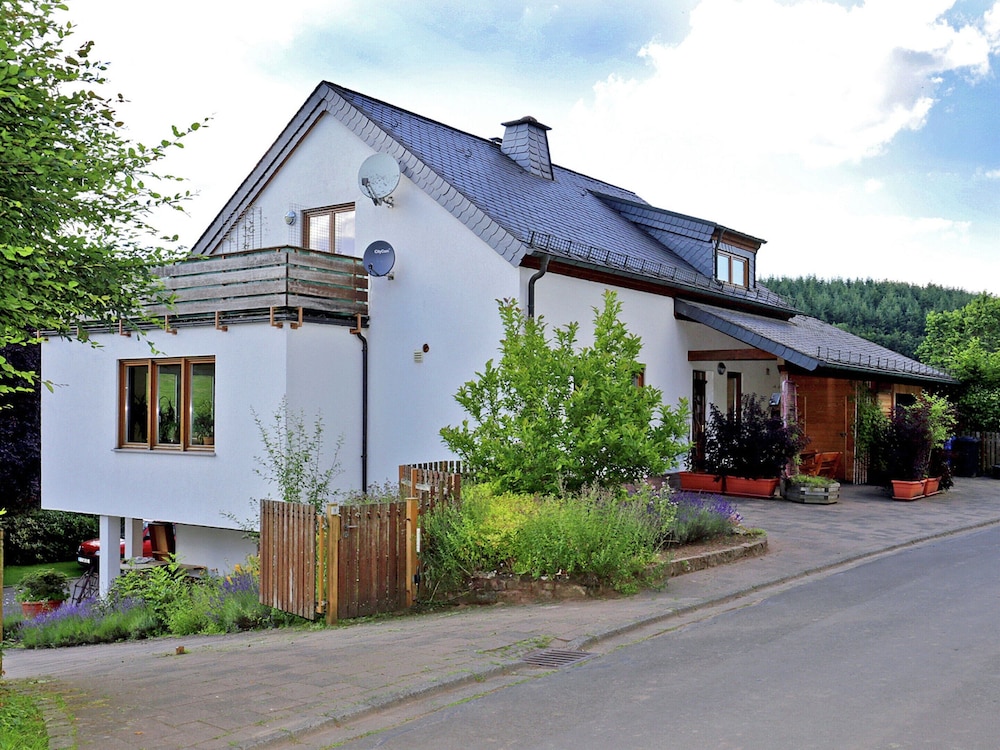 Beautiful and Cosy Apartment in a Wooded and Mostly Quite Rustic Ambience