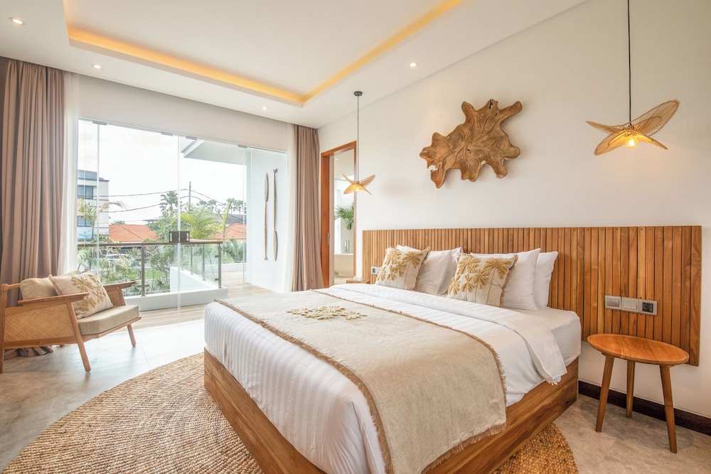 Coastal Comfort: Cozy 4BR Villa, 5 Min Walk to Finns Beach