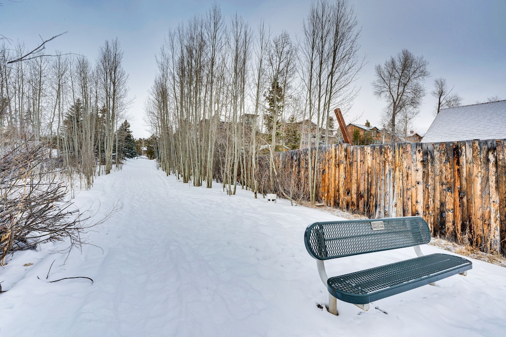 Updated Grand Lake Loft w/ View, 2 Mi to Rmnp! - Property Image 9