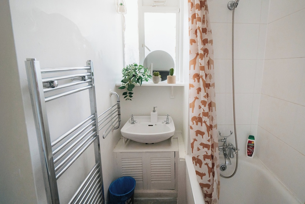 Stylish London Apartment in Hallfield Estate