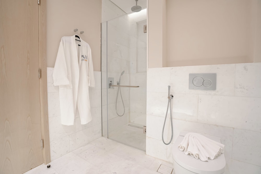 PVH - Inviting Studio - Palm Tower