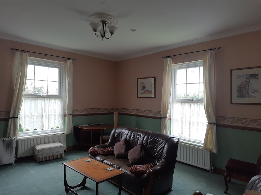 Self Contained Apartment in Winterton Hall view 5