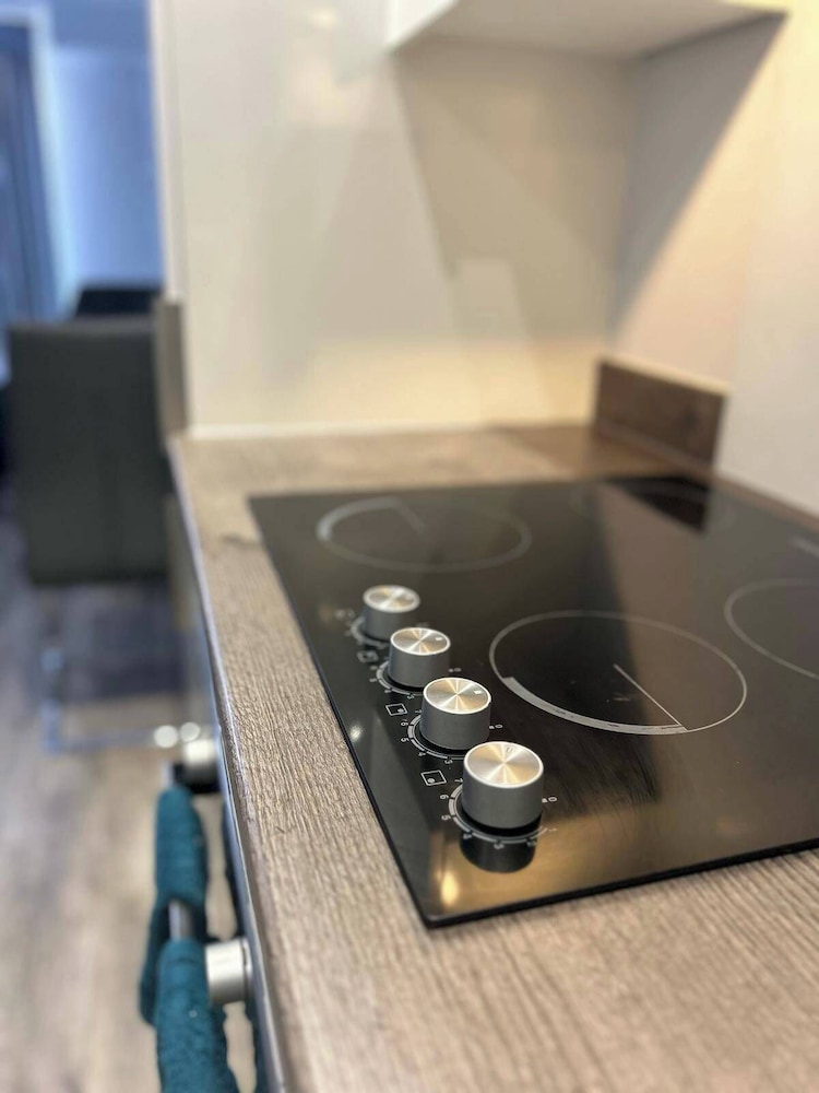 2br-sleeps4-citycentre-parking-rooftop