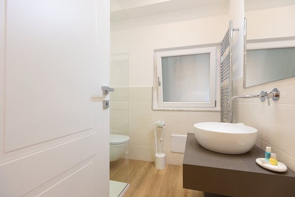 Colosseum Holidays - Three-bedroom Apartment