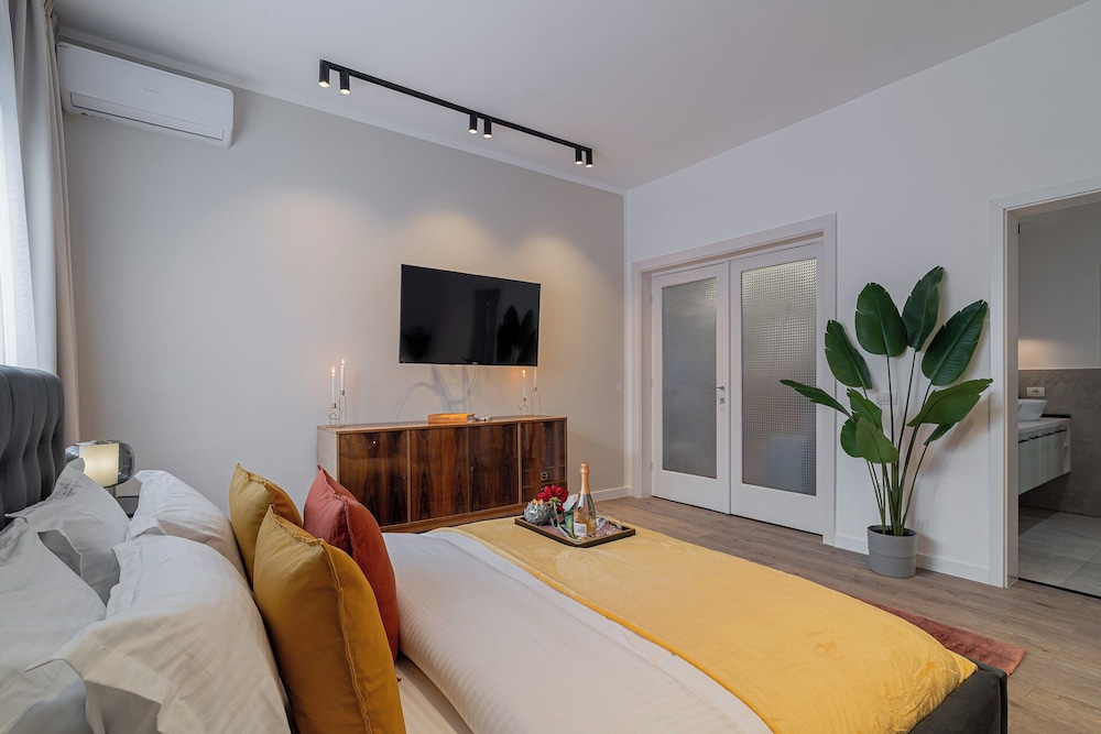 Contemporary 3-Bedroom Lofts - Modern Touches Meet Classic Elegance by Calea Victoriei