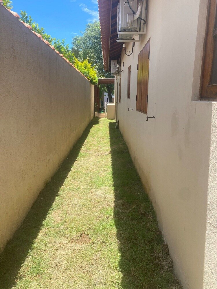 linda casa de campo nova em condominio