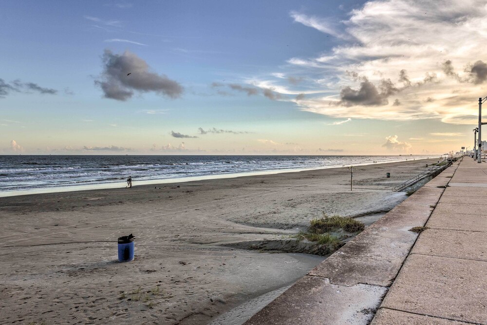 Balcony & Gulf Views: Galveston Condo Near Beach