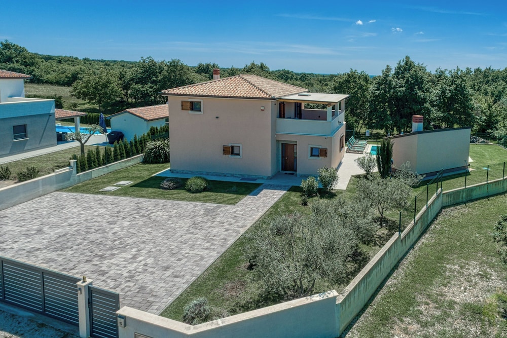 Pool and Fun Villa Stella Klarici