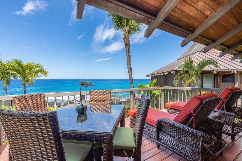 Air-conditioned Ocean Front Hawaii Townhome! - Sleeps 6 - Vrkcv