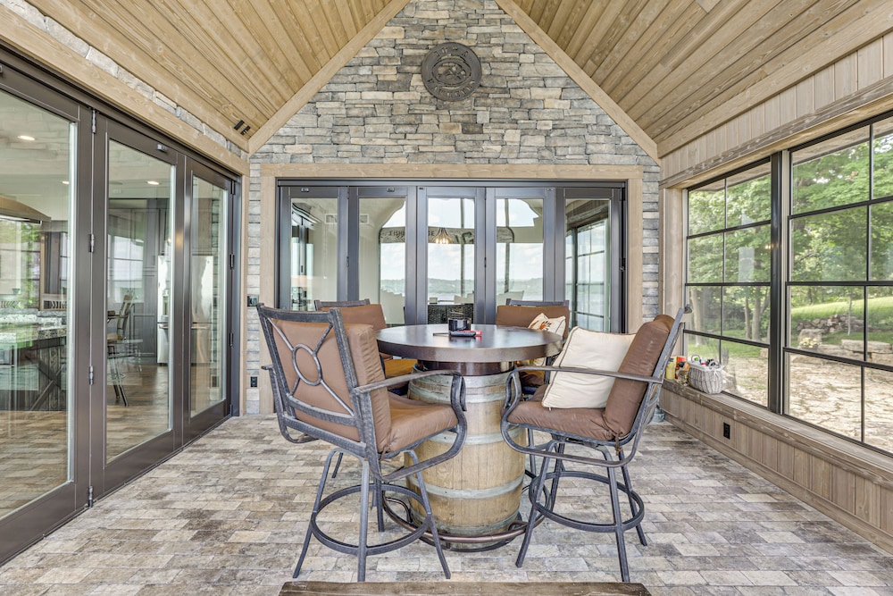 River Views + Wraparound Deck: Dubuque Getaway