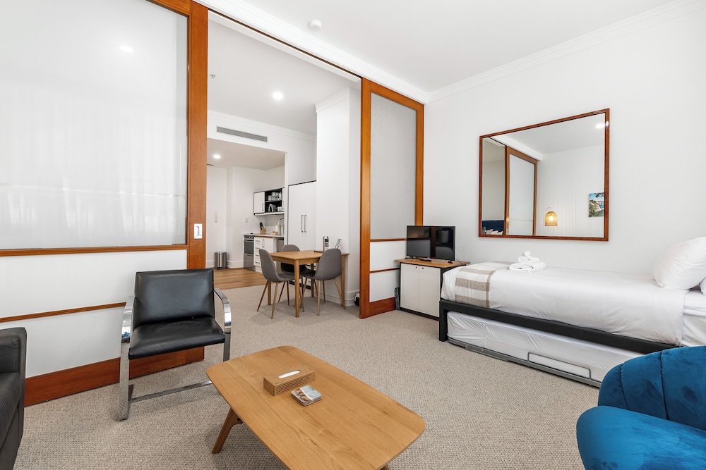 Central 1BR w/ Pool,Gym+Tennis Court Zodiak Stays
