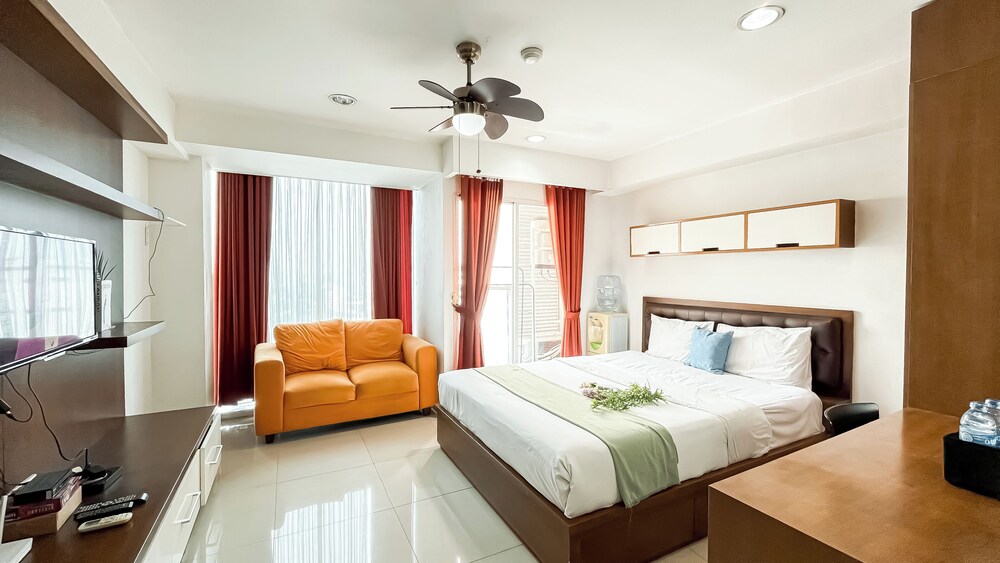 Modern Pop Urban Studio At Tamansari The Hive Apartment