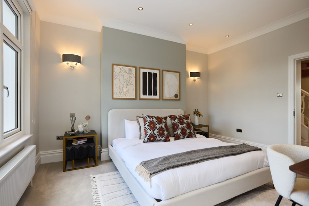 The Roehampton Place - Elegant 5bdr House With Garden Parking
