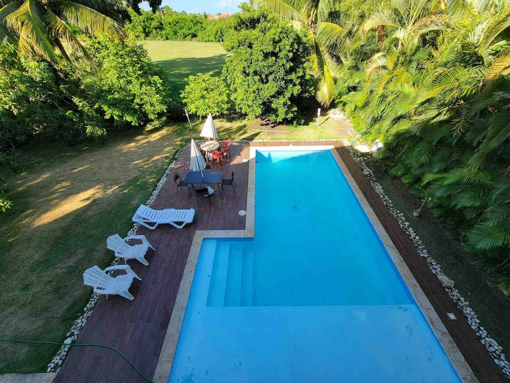 Spacious Trendy Villa At Metro Country Club