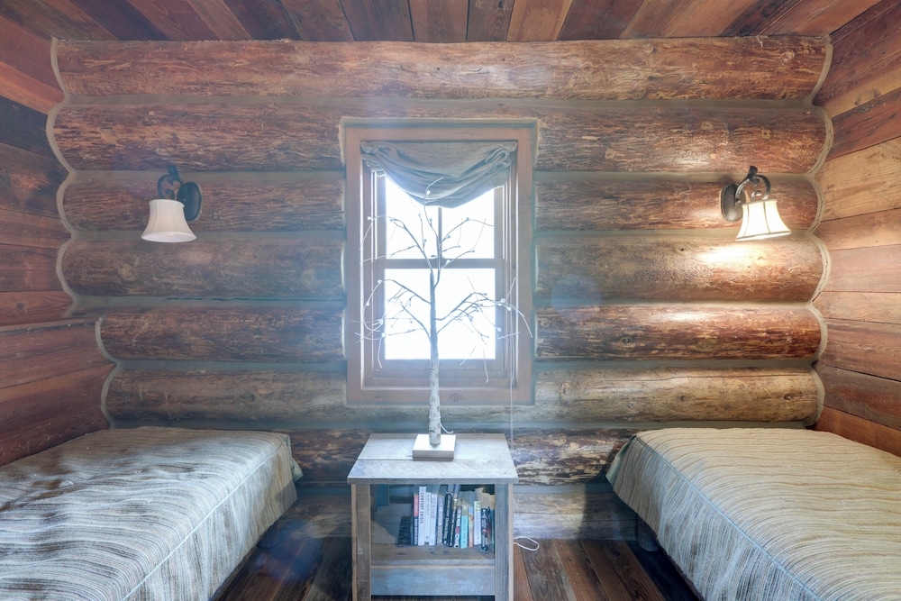 Mountain Chalet Bordering White River Nat'l Forest