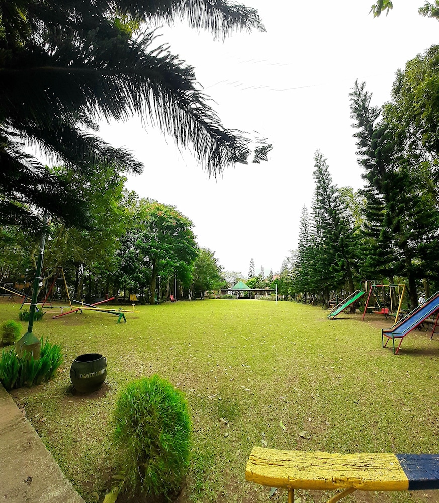 Charming Tagaytay Vacation Home