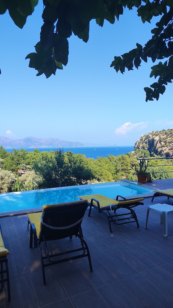 Amos Sea View