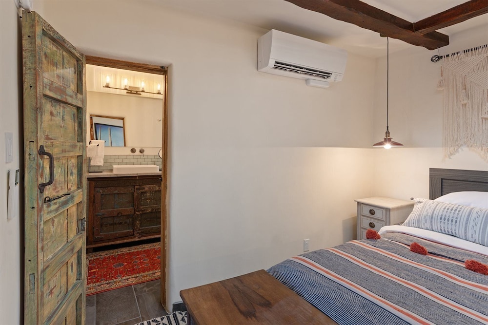 Casa Galeria - Luxury Rental With Hot Tub, Walk Everywhere view 5