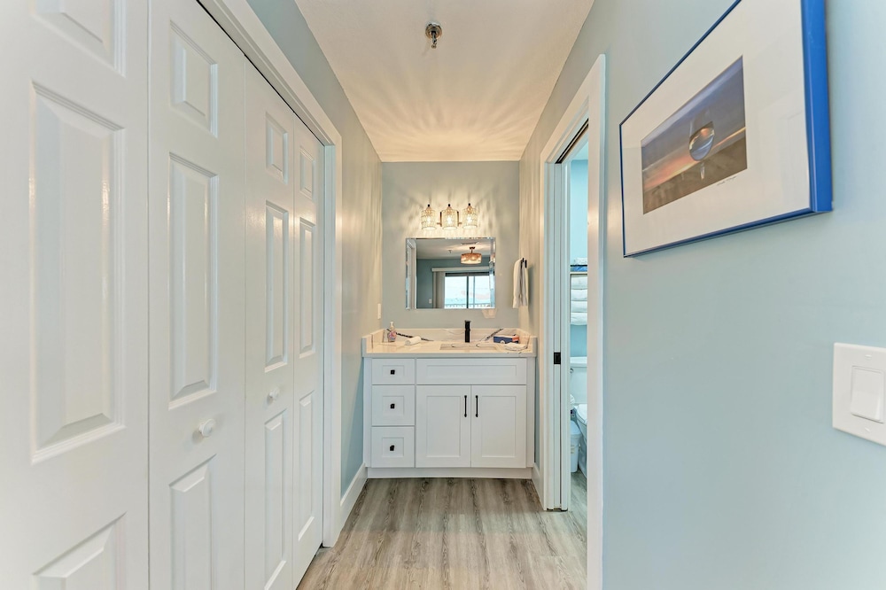 Anna Maria Island Beach Sands 202-private Beach Access-heated Pool