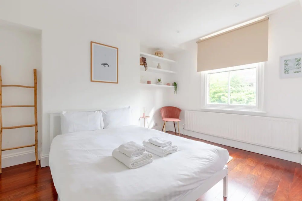 Stylish 2 Bedroom Apartment Beside Putney Station