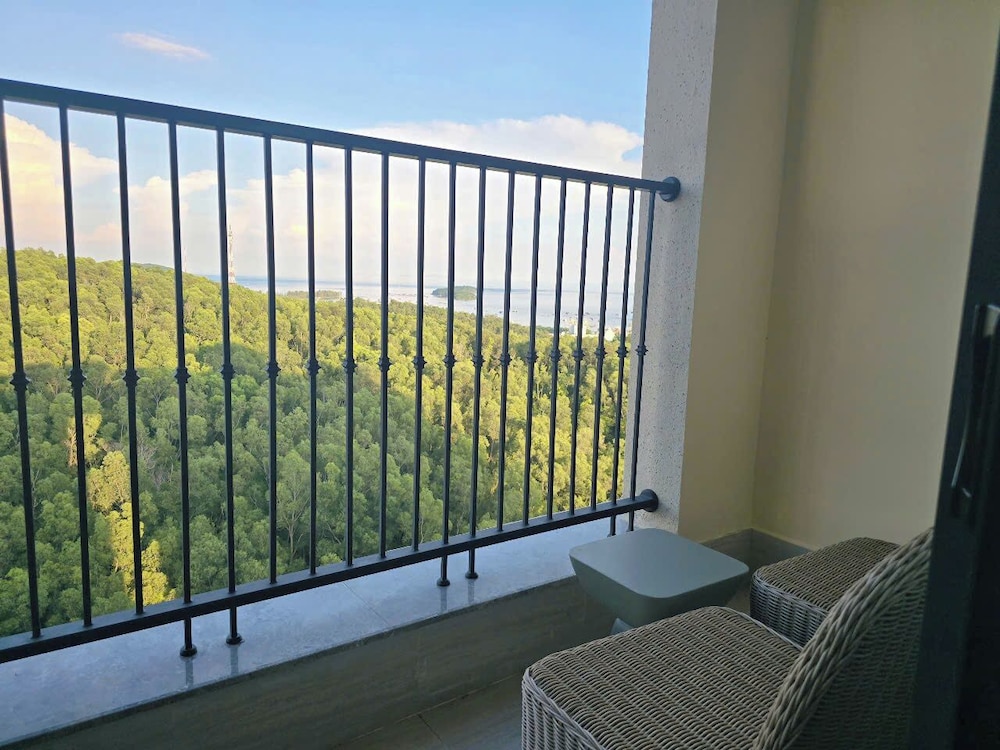 SenSea Hillside APT - Sunset Town PQ