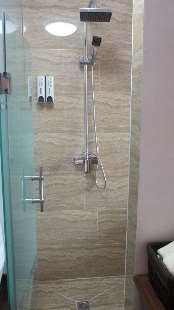 Nirvana Hotel - Hostel