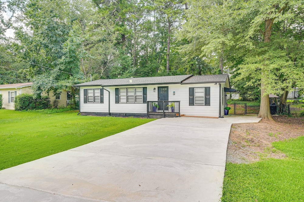 5 Mi to Town: Pet-friendly Retreat in Marietta!
